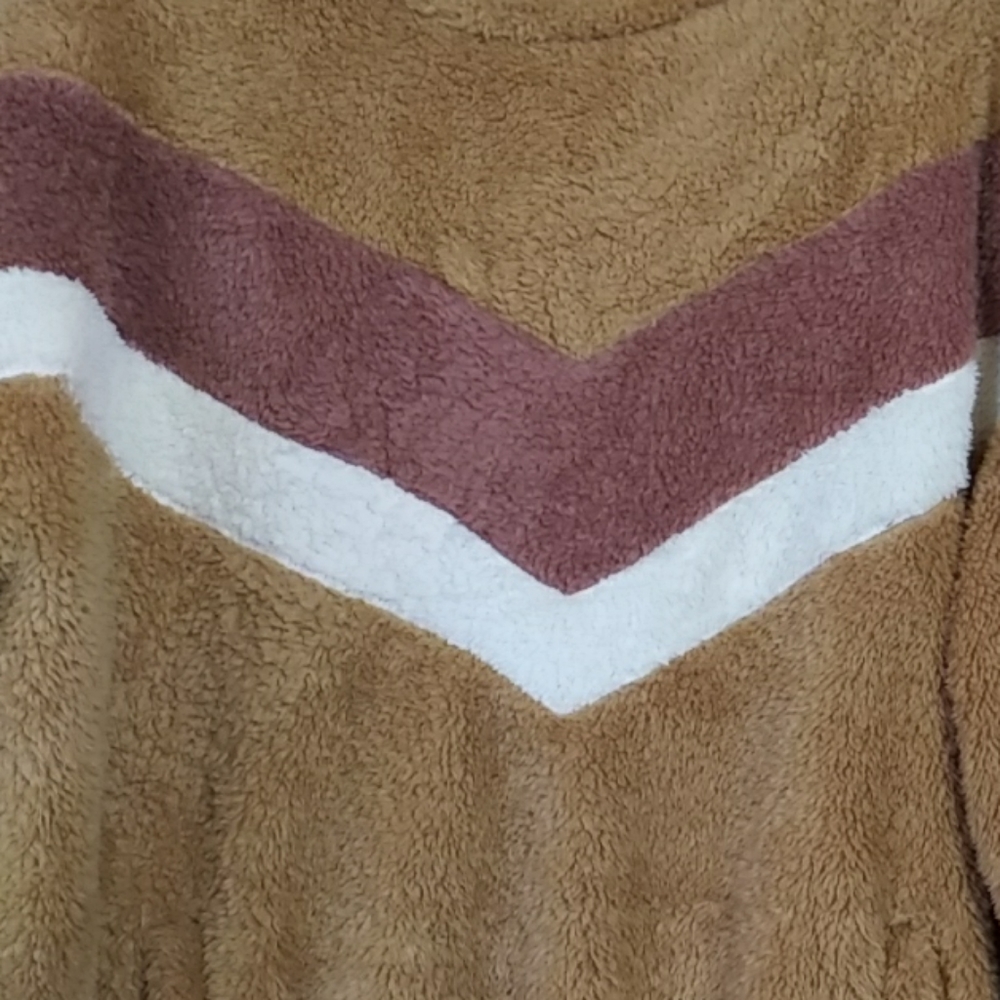 Chevron fuzzy pullover - Picture 2 of 5